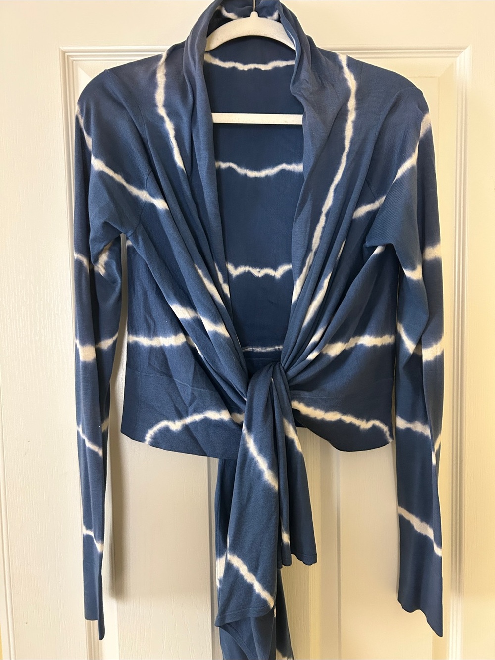 BCBGMaxAzria Blue and White Tie-Front Draped Cardigan